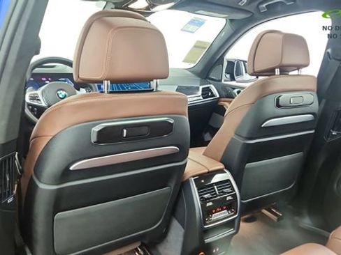 Used 2025 BMW X7 M60i image 36