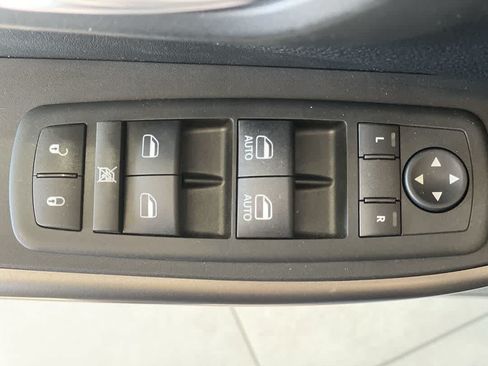 Used 2021 Jeep Cherokee Latitude Lux w/ Comfort/Convenience Group AWD/4WD image 16