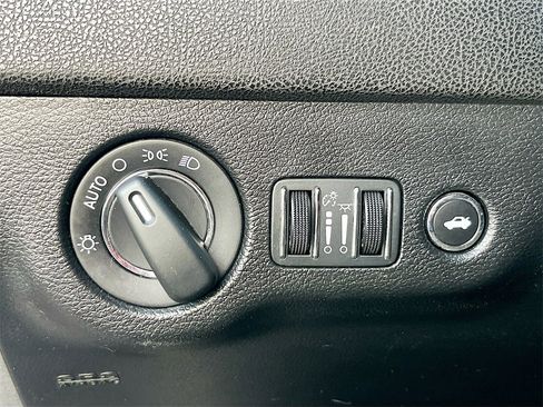 Used 2022 Chrysler 300 Touring w/ Sport Appearance Package image 10