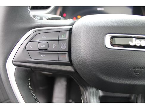 New 2025 Jeep Grand Cherokee L Altitude image 17