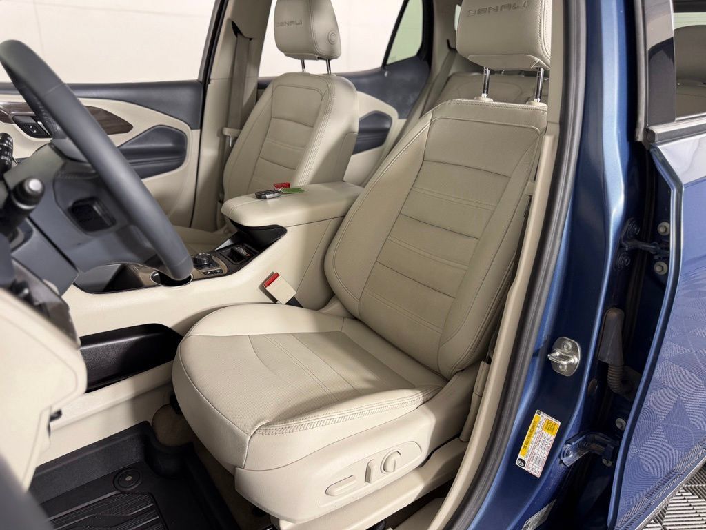 Used 2024 GMC Terrain Denali w/ Denali Premium Package AWD/4WD image 32