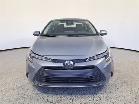 Used 2023 Toyota Corolla LE image 3