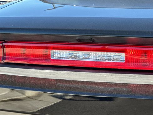 Used 2013 Dodge Challenger SXT image 29