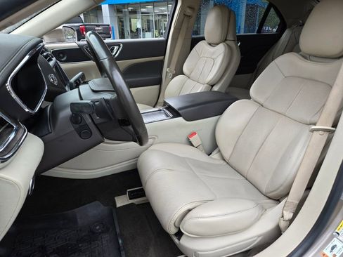 Used 2019 Lincoln Continental Reserve image 11