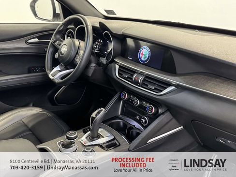 Used 2023 Alfa Romeo Stelvio Ti AWD/4WD image 11