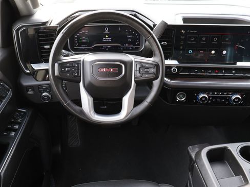 Used 2024 GMC Sierra 1500 SLT image 17