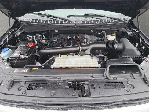 Used 2024 Ford Expedition XLT AWD/4WD image 30