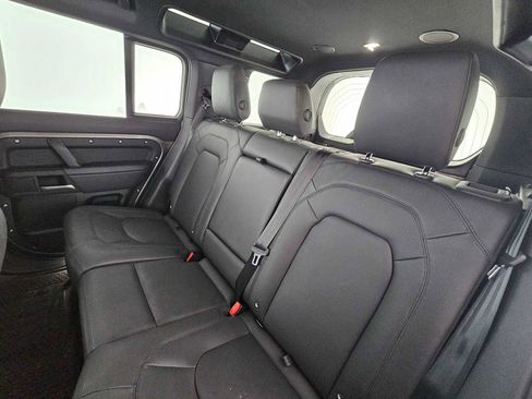 Used 2025 Land Rover Defender 110 X-Dynamic SE image 17