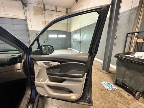 Used 2017 Honda Ridgeline RTL-E image 31
