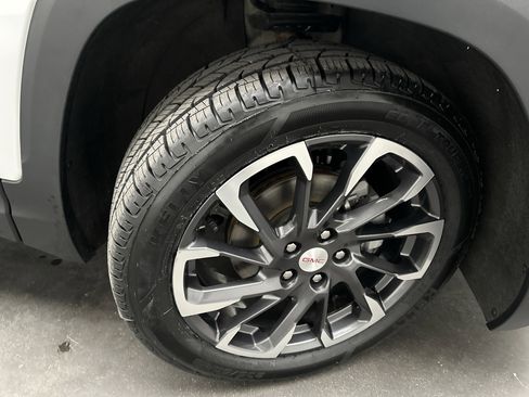 Used 2022 GMC Terrain SLT w/ Infotainment Package II AWD/4WD image 10
