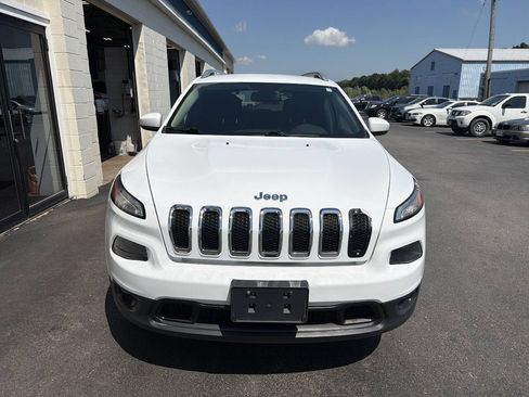 Used 2016 Jeep Cherokee Latitude AWD/4WD image 3