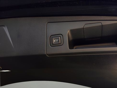 Used 2022 Cadillac XT5 Premium Luxury w/ Technology Package image 13