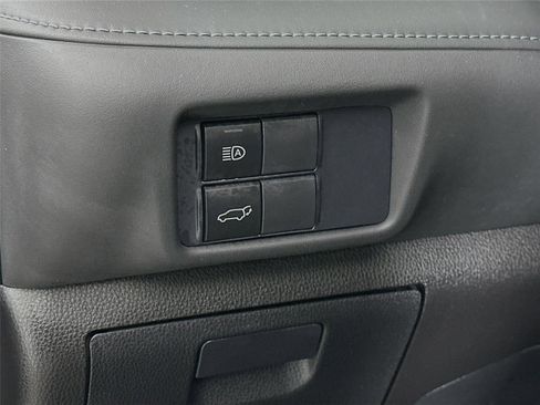 Certified 2021 Toyota Highlander LE image 14