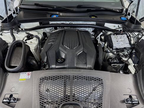 Used 2023 Porsche Macan Turbo AWD/4WD image 29