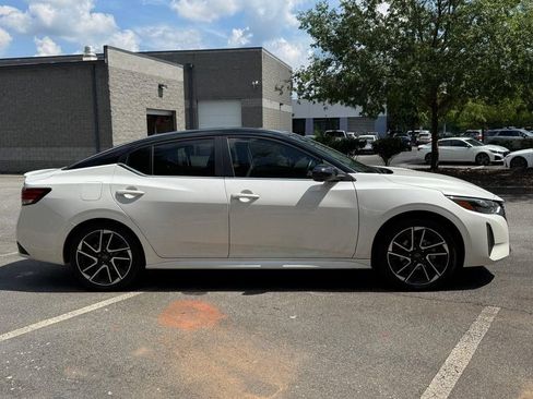 Used 2025 Nissan Sentra SR w/ SR Premium Package FWD image 4