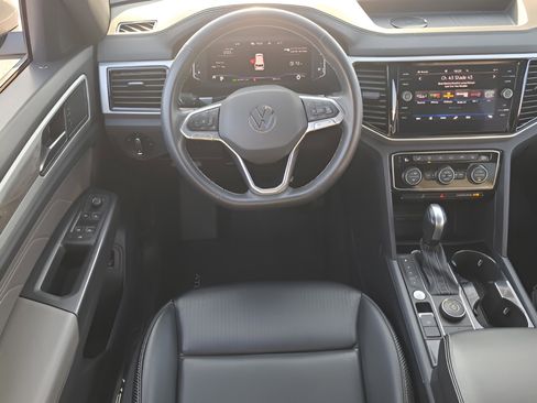 Used 2022 Volkswagen Atlas Cross Sport SE w/ Panoramic Sunroof Package image 13