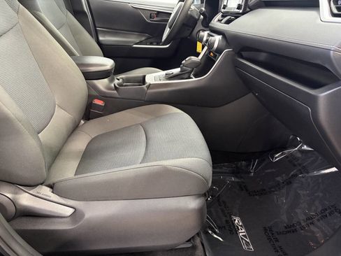Used 2021 Toyota RAV4 LE image 22
