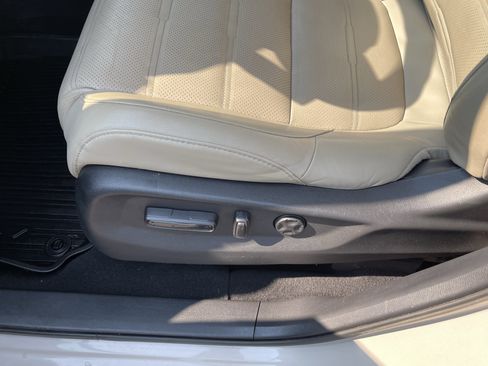 Used 2018 Honda CR-V Touring image 19