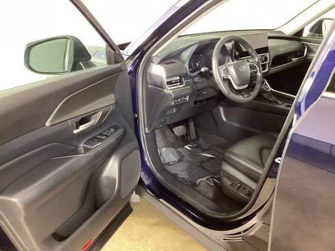Used 2024 Toyota Grand Highlander AWD image 11