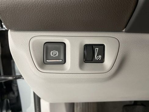 Used 2023 GMC Acadia SLT image 31