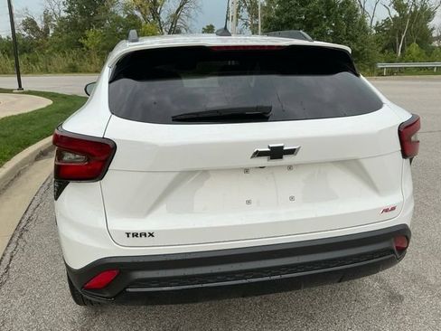 Used 2025 Chevrolet Trax RS w/ Sunroof Package FWD image 10