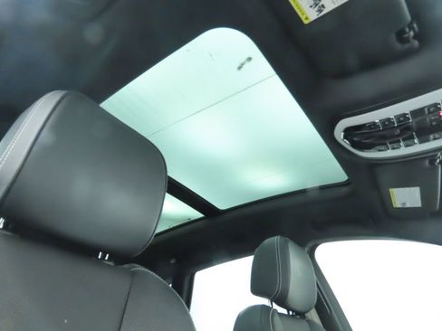 Used 2022 Porsche Macan S image 19