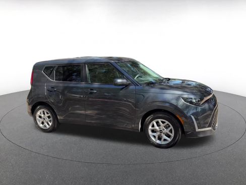 Used 2025 Kia Soul LX w/ LX Technology Package FWD image 2