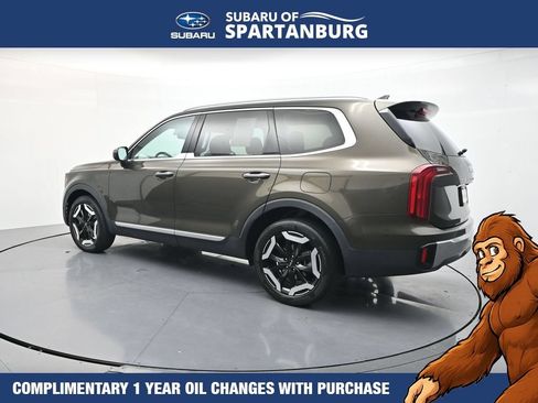 Used 2023 Kia Telluride S FWD image 6