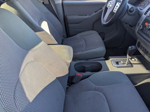 Used 2020 Nissan Frontier SV image 11