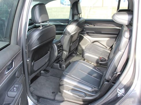 Used 2022 Jeep Grand Cherokee L Limited w/ MOPAR Finishing Package AWD/4WD image 19