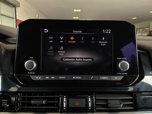 Used 2025 Nissan Pathfinder SV FWD image 31