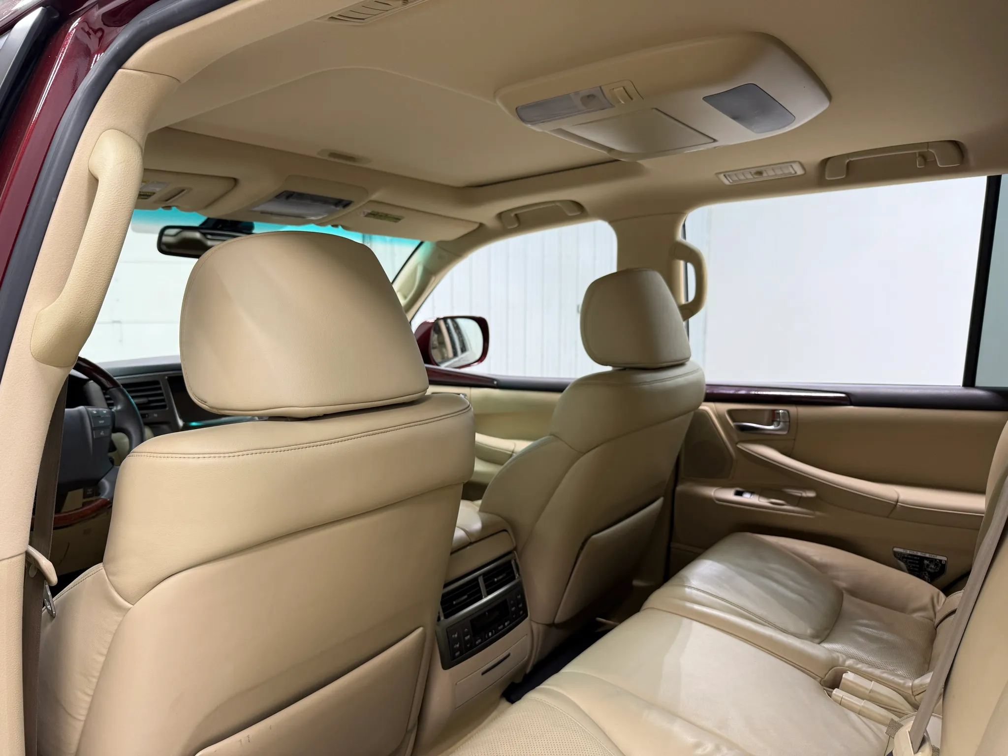 Used 2010 Lexus LX 570 4WD w/ Luxury Pkg image 16