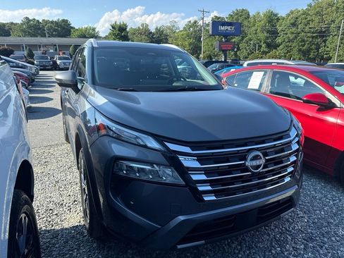 Used 2026 Nissan Rogue SL AWD/4WD image 2