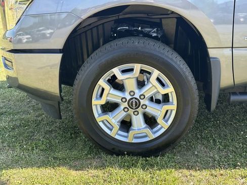 Certified 2024 Nissan Titan SV w/ SV Convenience Package image 12