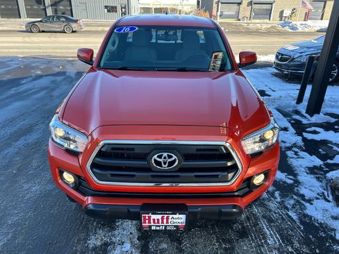 Used 2016 Toyota Tacoma SR5 image 3