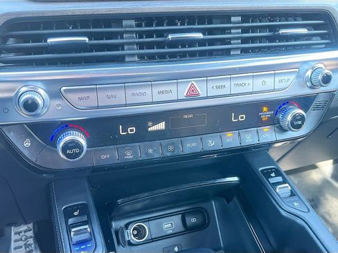 Used 2022 Kia Telluride SX w/ SX Prestige Package image 16