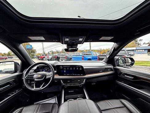 Used 2025 Chevrolet Suburban High Country image 33