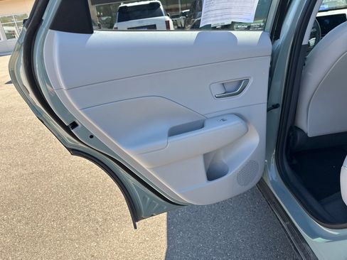 Used 2025 Hyundai Kona Limited AWD/4WD image 23