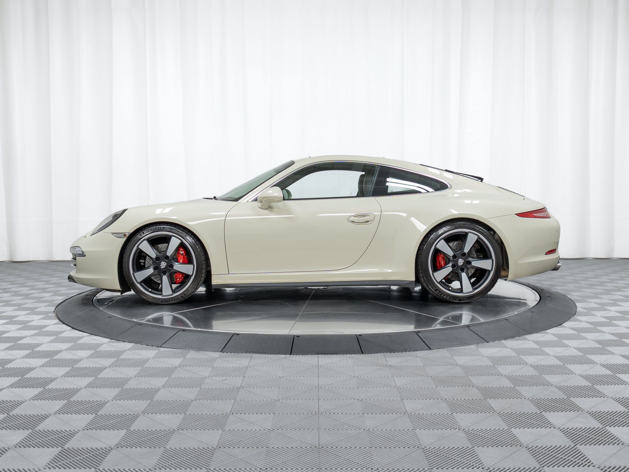 Certified 2014 Porsche 911 50th Anniversary Edition RWD image 2