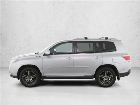 Used 2011 Toyota Highlander 4WD w/ Tow Pkg image 4