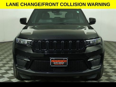 Used 2023 Jeep Grand Cherokee Altitude AWD/4WD image 12