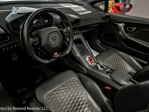 Used 2023 Lamborghini Huracan EVO image 17