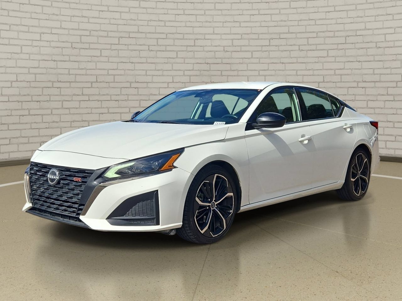 Used 2024 Nissan Altima 2.5 SR FWD image 1