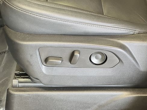 Used 2022 Chevrolet Tahoe LT w/ LT Signature Package image 25