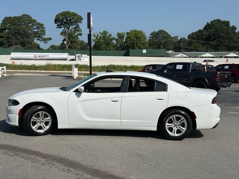 Used 2019 Dodge Charger SXT w/ Leather Interior Group RWD image 4
