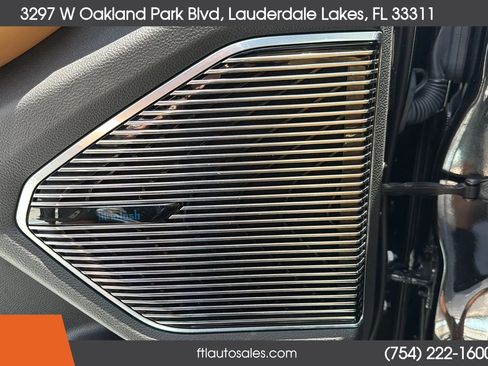 Used 2022 Jeep Grand Cherokee Summit w/ Luxury Tech Group V AWD/4WD image 24