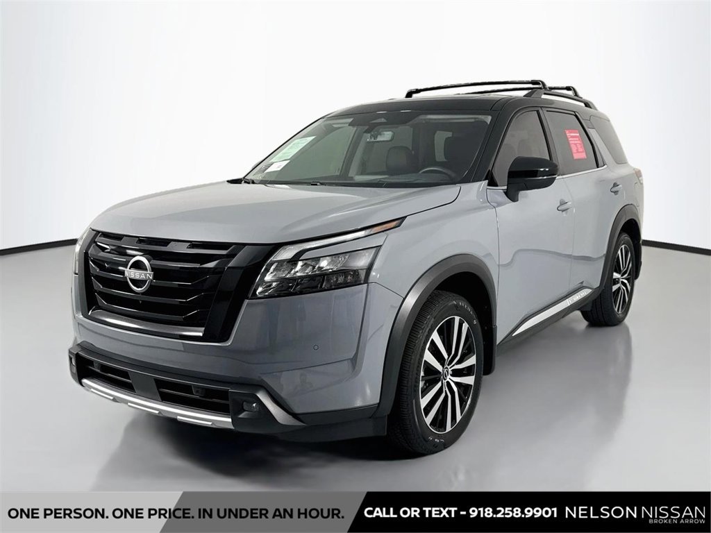 Certified 2025 Nissan Pathfinder Platinum w/ Black Appearance Package AWD/4WD image 1
