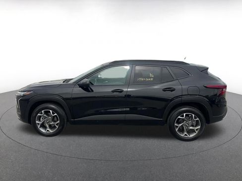 Used 2025 Chevrolet Trax LT FWD image 9