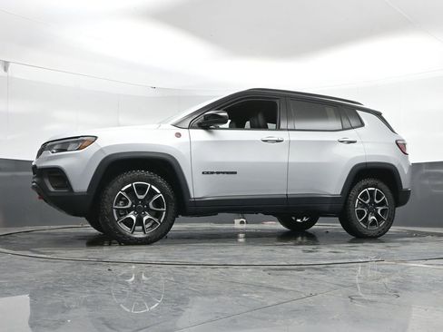 Used 2025 Jeep Compass Trailhawk w/ Trailer Tow Group image 50