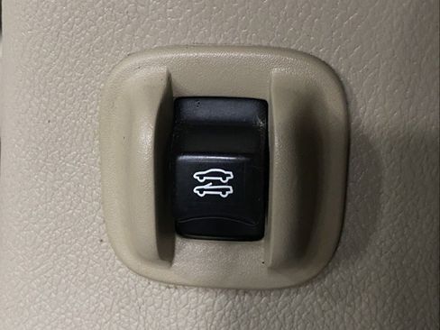 Used 2013 Chrysler 200 Limited FWD image 38